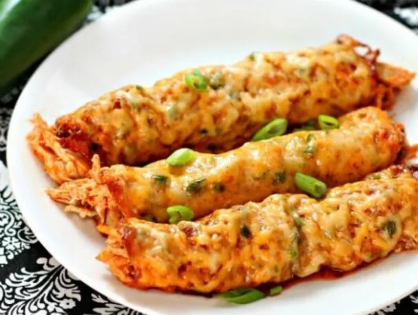 Taquitos de pollo estilo Buffalo con conchas de queso horneadas