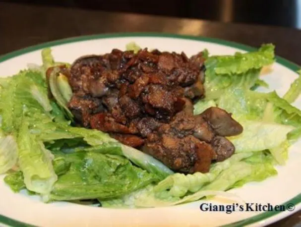 Ensalada de hígado de pollo