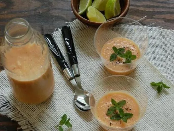 Sopa fría de melón de verano
