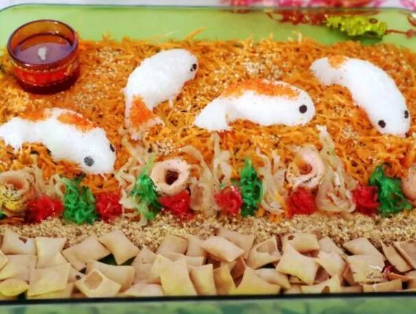 Año Nuevo Chino Salmón Yu Sheng con Medusas