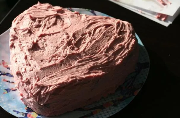 Pastel de Chocolate con Crema de Mora